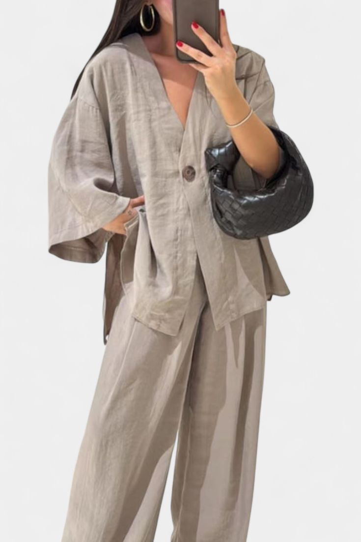 Conjunto Eli Oversize com top de decote em V e calças retas