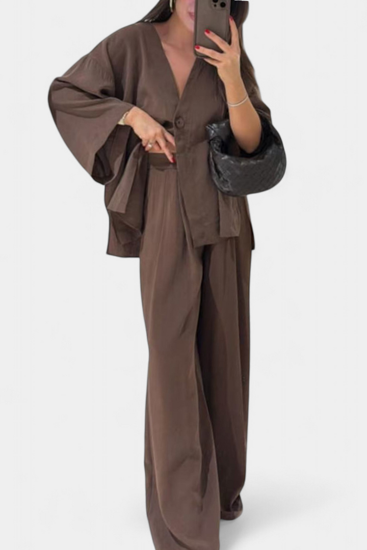 Conjunto Eli Oversize com top de decote em V e calças retas