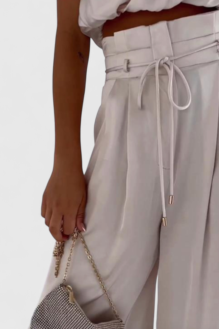 Conjunto Helira de Duas Peças com Top Fluido e Calças Palazzo