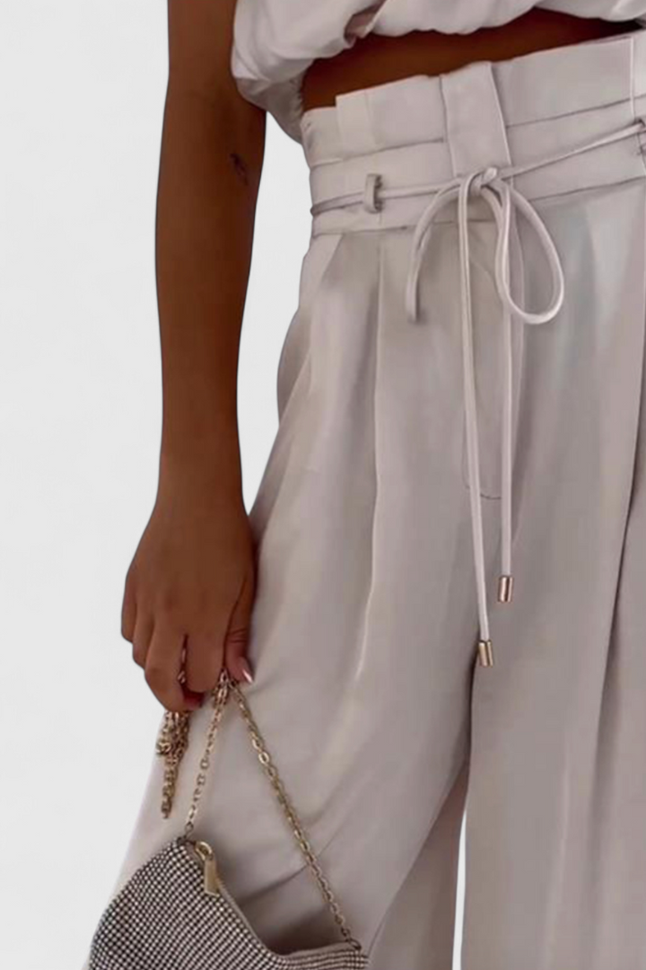 Conjunto Helira de Duas Peças com Top Fluido e Calças Palazzo