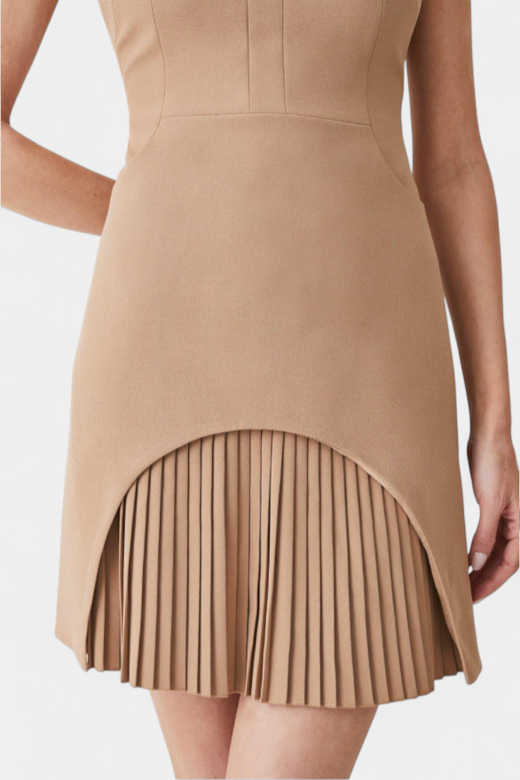 Kleita Mini Karen com Gola Alta e Detalhes Plissados