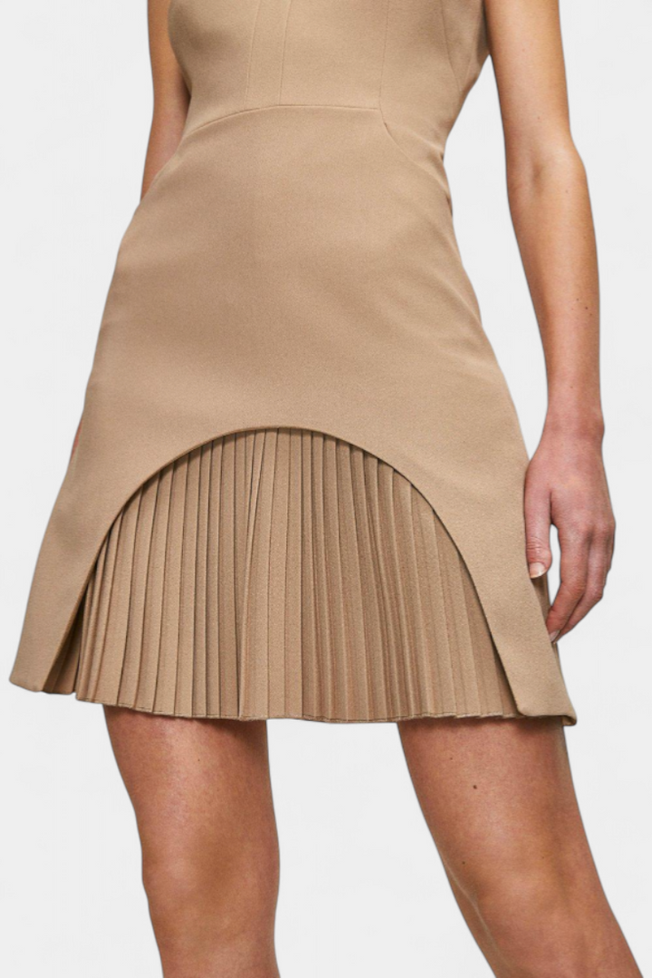 Kleita Mini Karen com Gola Alta e Detalhes Plissados