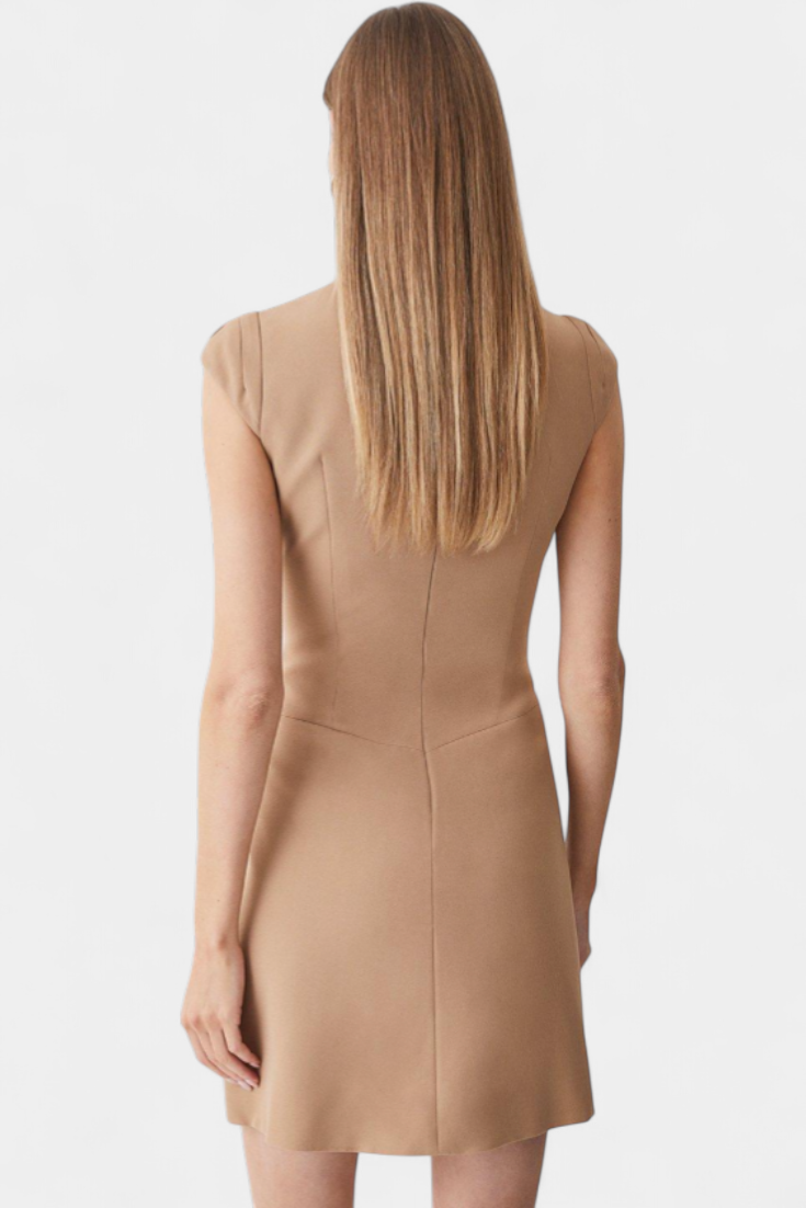 Kleita Mini Karen com Gola Alta e Detalhes Plissados