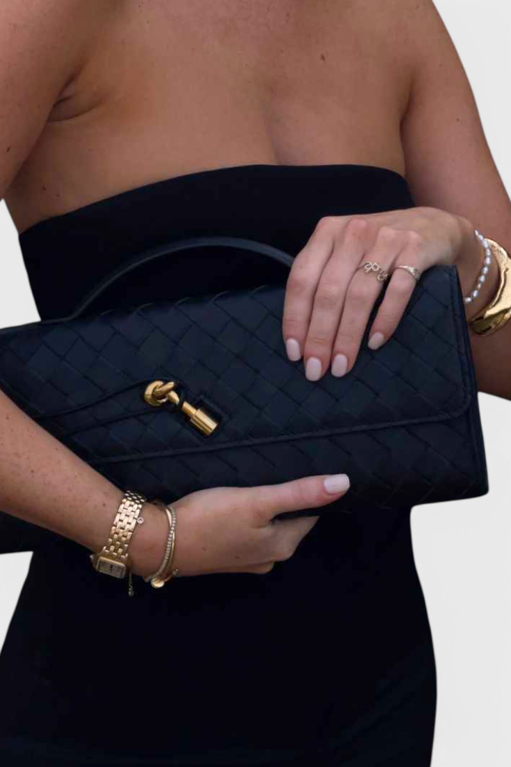 Melanie Clutch com Nó Dourado