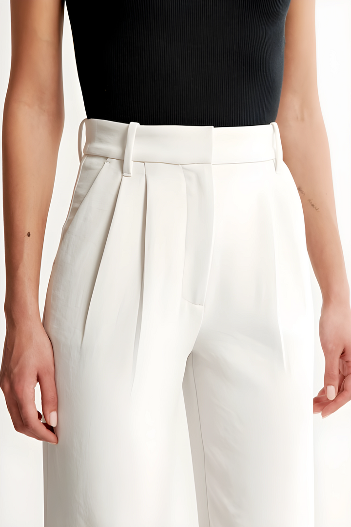 Tinashe Pantalonai Priešais Plati Kojų