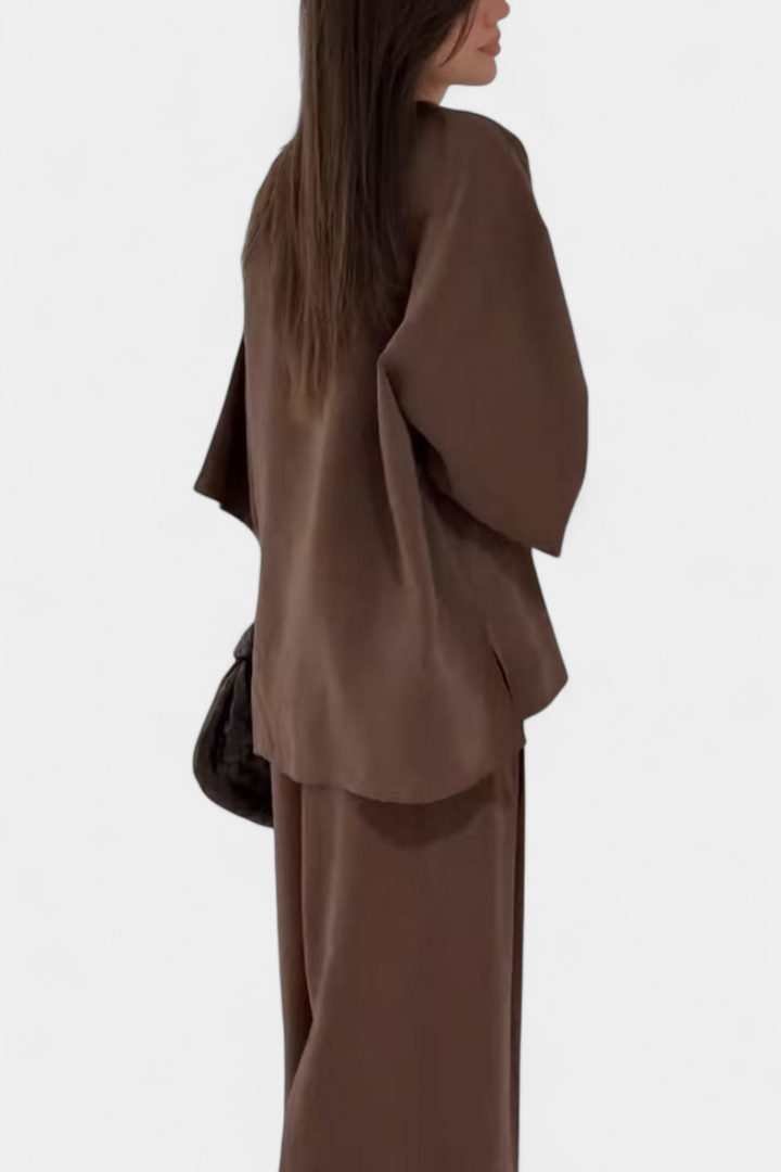 Conjunto Eli Oversize com top de decote em V e calças retas