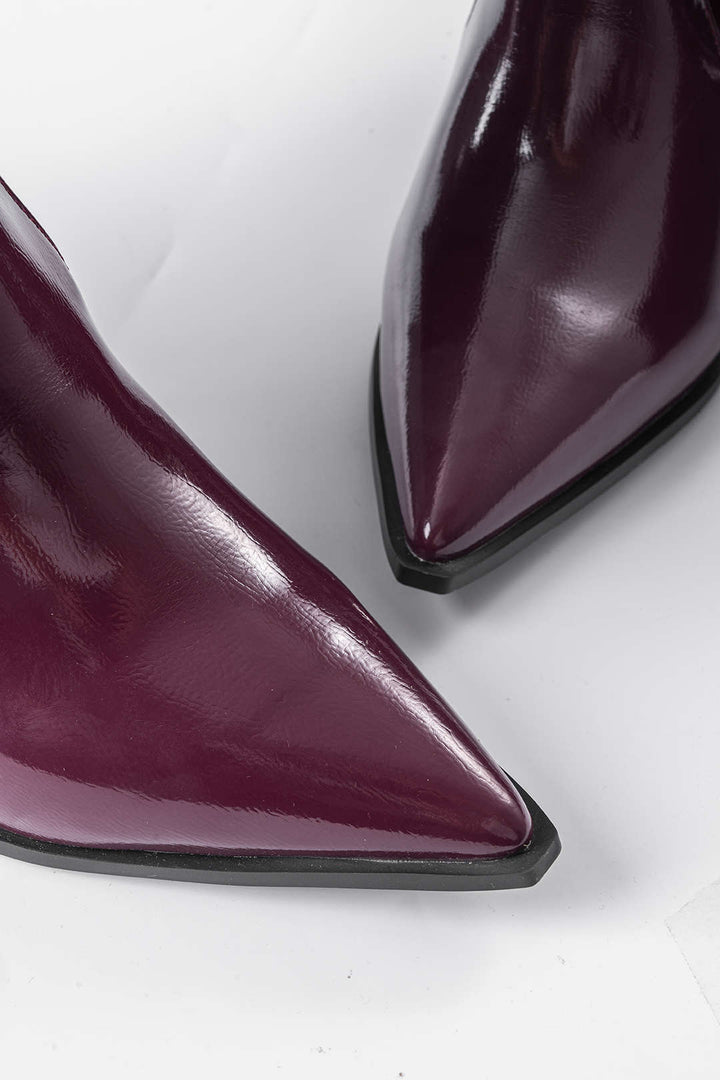 Sintetiniai odiniai batai su raukšlėmis ir smailiu nosiu