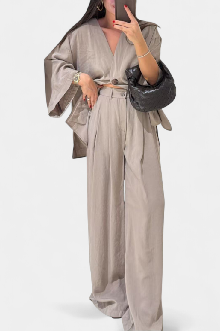 Conjunto Eli Oversize com top de decote em V e calças retas