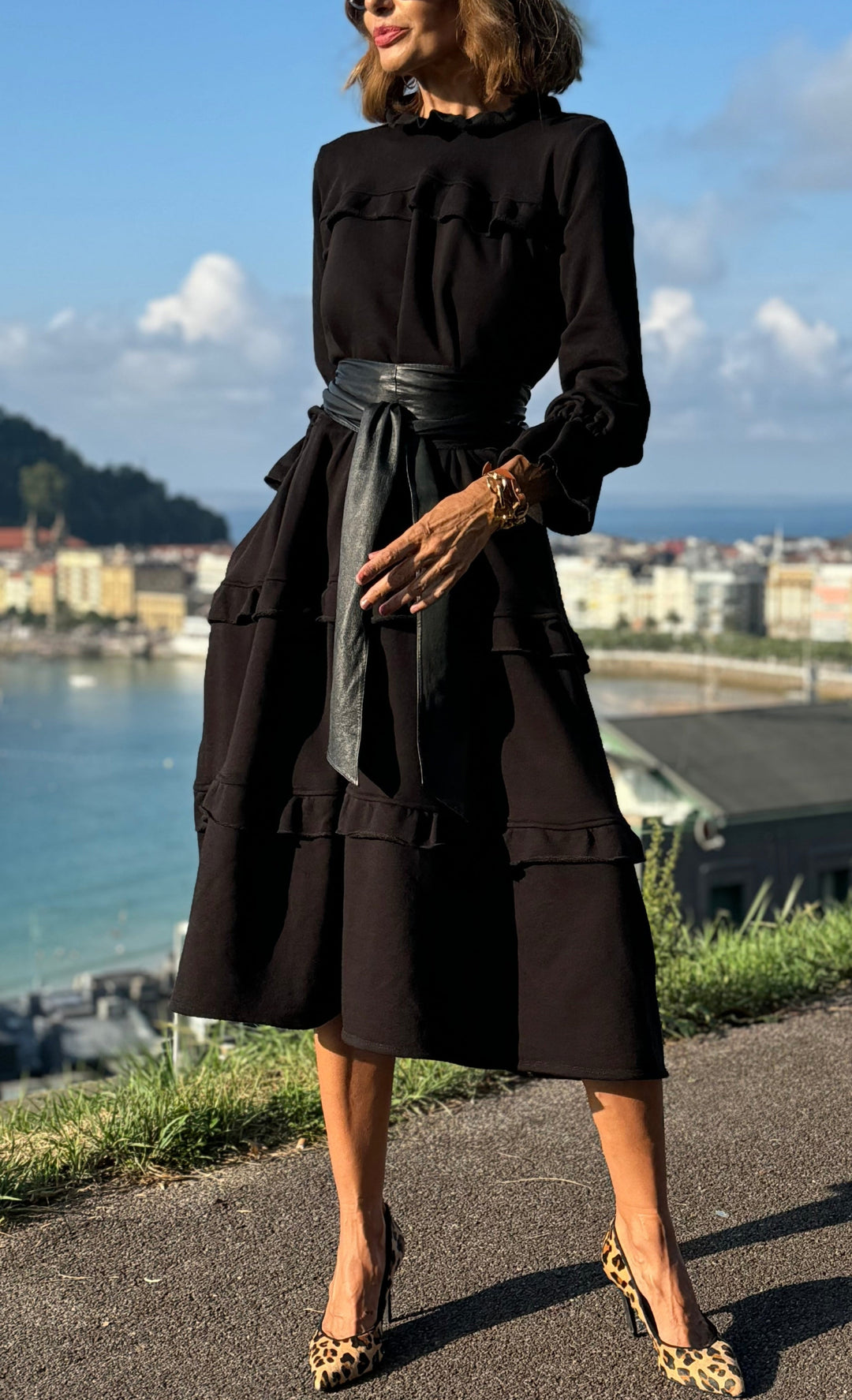 Vestido Jada com volantes e silhueta casual-chique