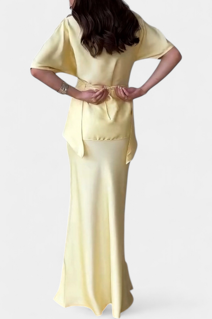 Veleda Top su Kryžminėmis Petnešomis ir Plūstančiais Sijonais