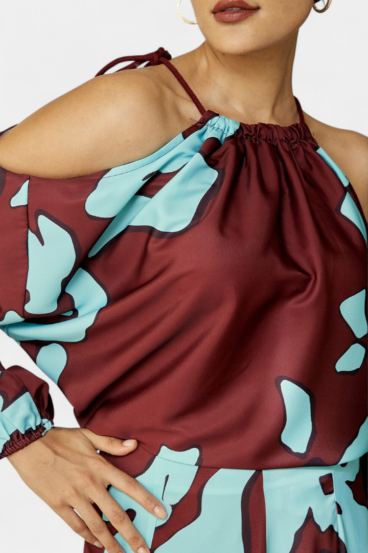 Monte Suknelė su Atviro Tipo Rankovėmis ir Abstrakčiu Raštu