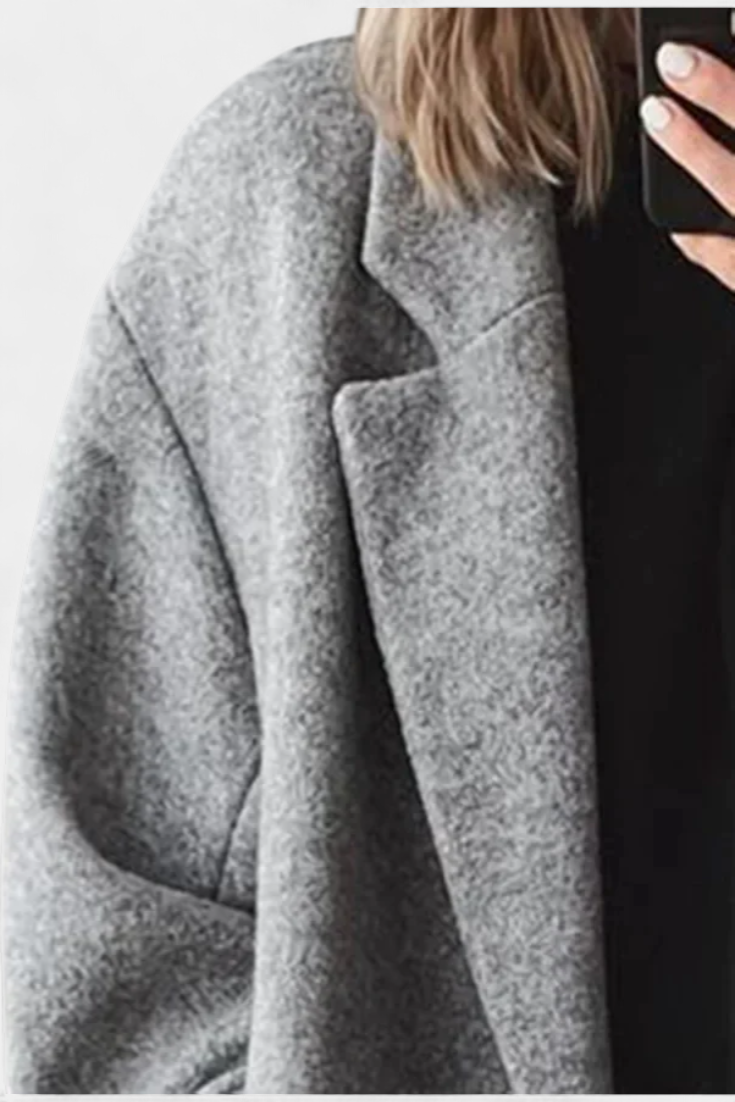 Lora | Casaco clássico Felisha com um corte requintado e estilo contemporâneo