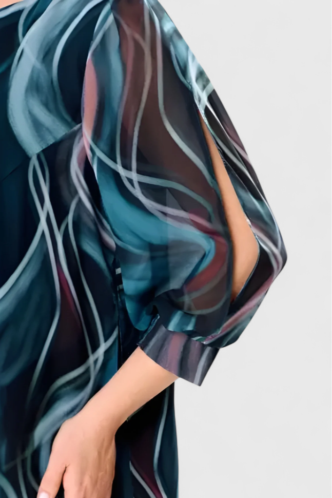 Vestido Almira Gaisa com Padrão de Torção do Oceano e Corte Fluido