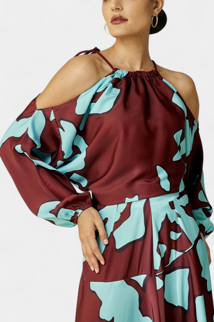 Monte Suknelė su Atviro Tipo Rankovėmis ir Abstrakčiu Raštu