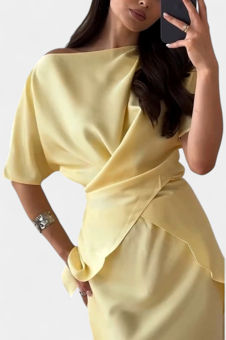 Veleda Top su Kryžminėmis Petnešomis ir Plūstančiais Sijonais