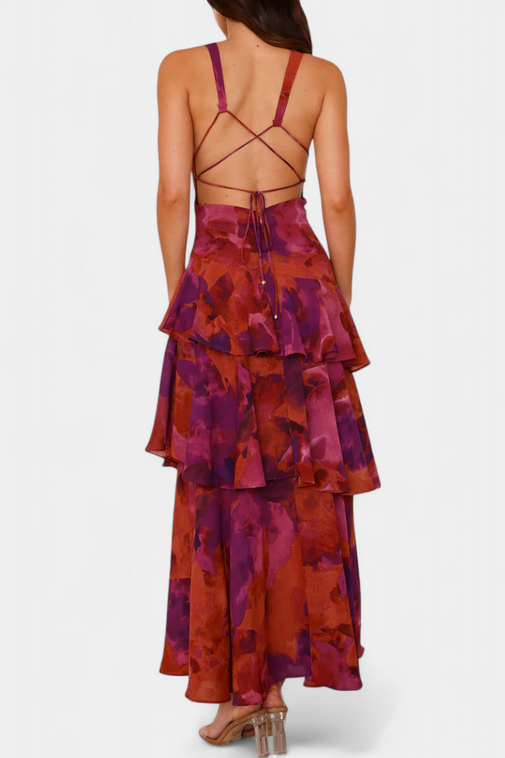 Domenica Oro Suknelė su V formos Dekolte ir Plazdančiomis Sluoksniais