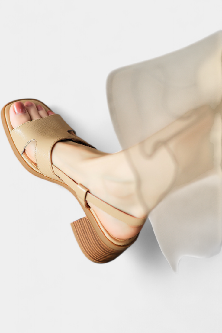 Sandálias Milie Retro com Biqueira Quadrada e Salto Confortável