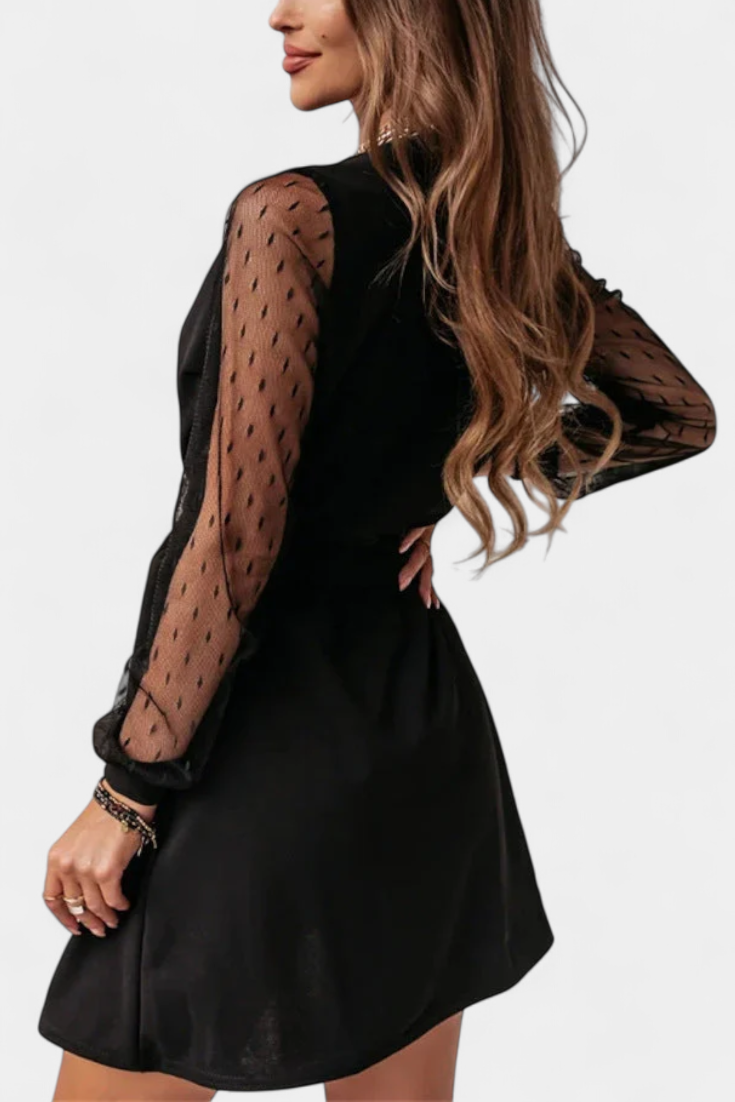 Kalandra Mini Vestido Elegante com Decote Sofisticado e Silhueta Lisonjeira