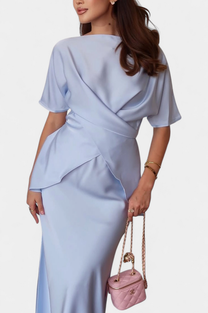 Veleda Top su Kryžminėmis Petnešomis ir Plūstančiais Sijonais