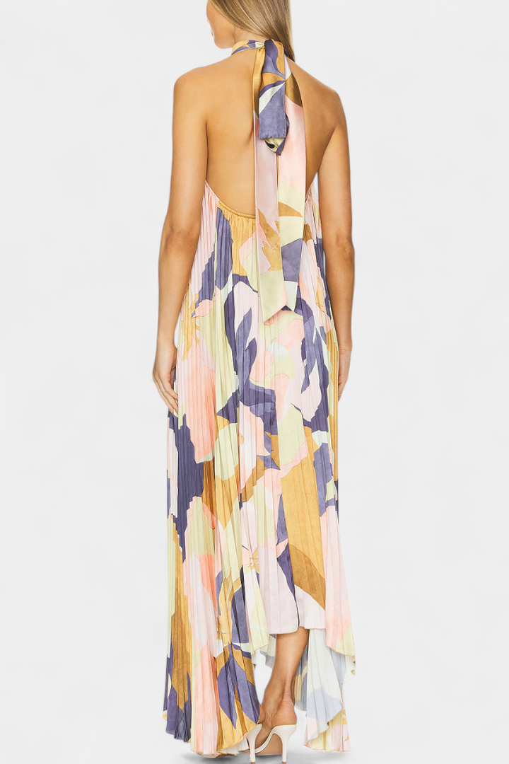 Giselle Garais Plisuotas Suknelė su Halterio Dekolte ir Elegantišku Judesiu