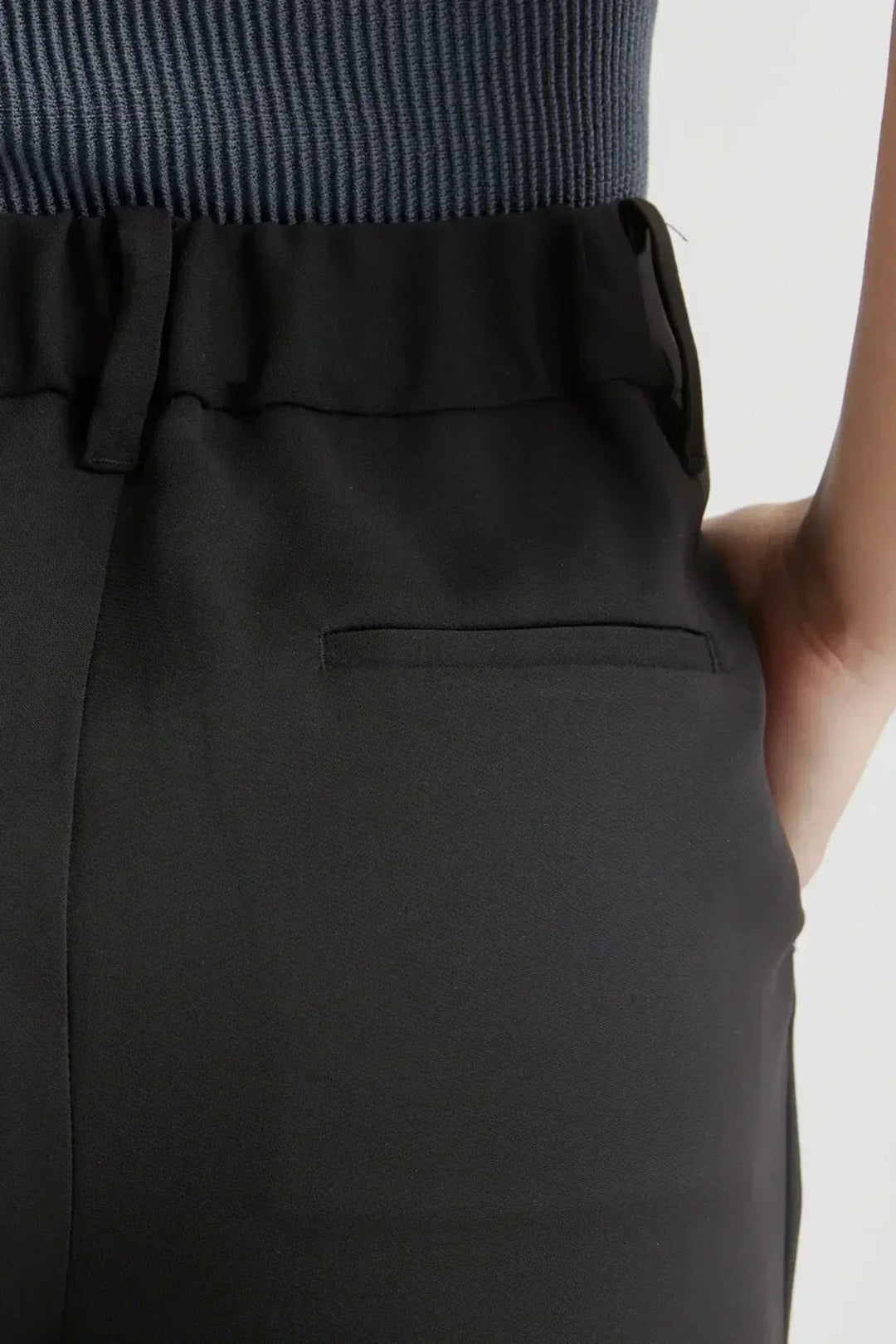 Tinashe Pantalonai Priešais Plati Kojų